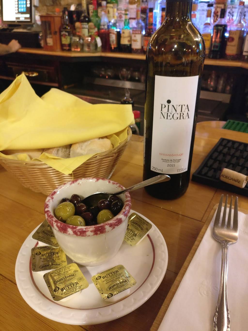 Avenue Bar and Grill | restaurant | 147 Rubber Ave, Naugatuck, CT 06770, USA | 2037230615 OR +1 203-723-0615