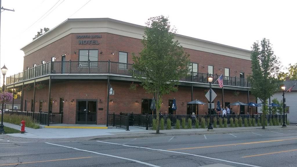 South Lyon Hotel | restaurant | 201 N Lafayette St, South Lyon, MI 48178, USA | 2484376440 OR +1 248-437-6440