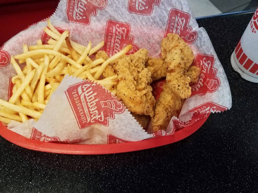 Freddys Frozen Custard & Steakburgers | restaurant | 2589 NW Arterial, Dubuque, IA 52002, USA | 5632358335 OR +1 563-235-8335