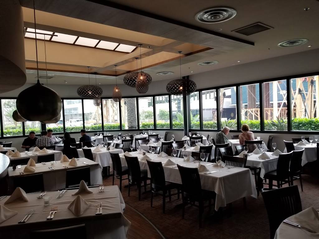 Roys Restaurant | restaurant | 8670 Genesee Ave, San Diego, CA 92122, USA | 8584551616 OR +1 858-455-1616