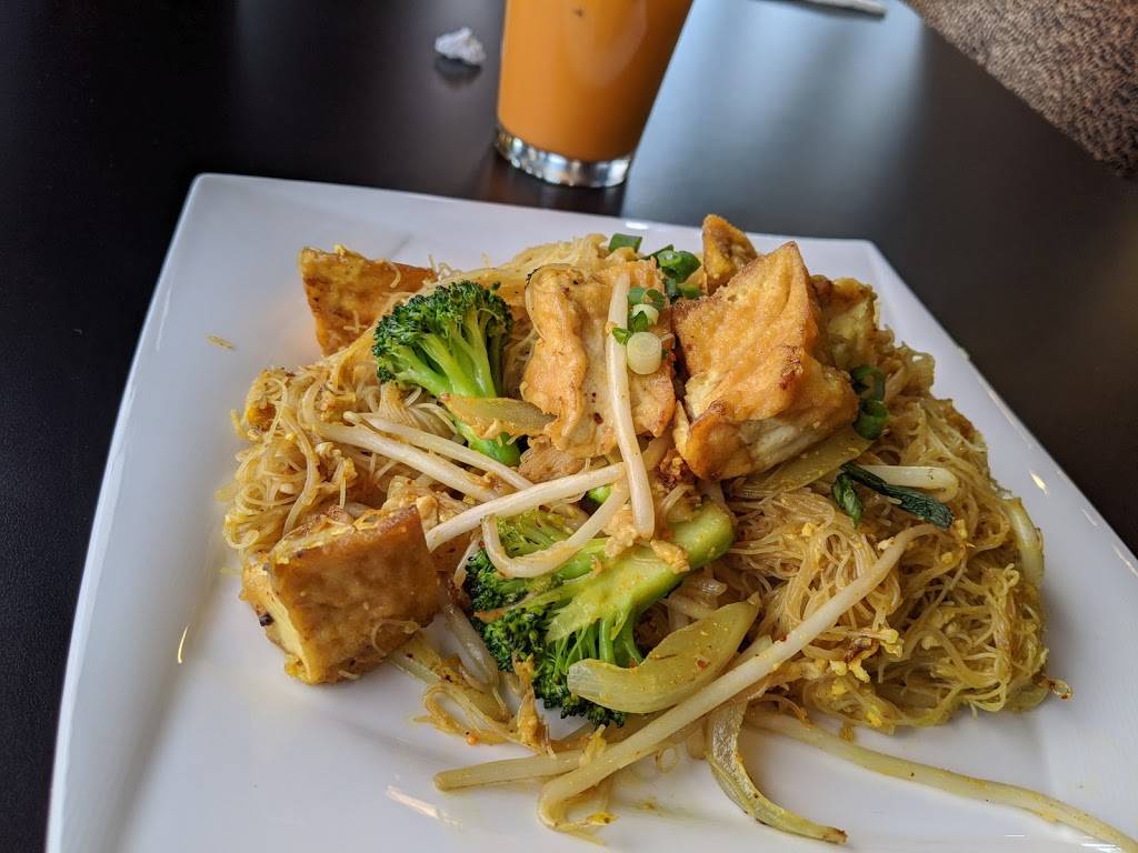 Chontong Thai Cuisine | meal takeaway | 16005 International Blvd, SeaTac, WA 98188, USA | 2065880077 OR +1 206-588-0077