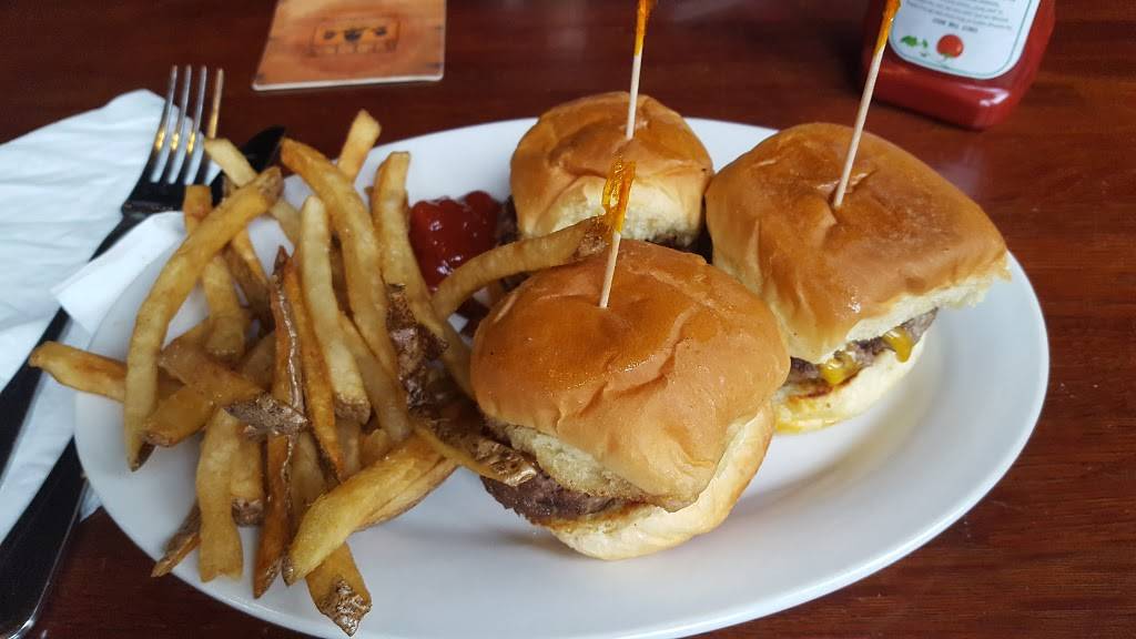 A. J. Hudsons Public House | restaurant | 3801 N Ashland Ave, Chicago, IL 60613, USA | 7733482767 OR +1 773-348-2767