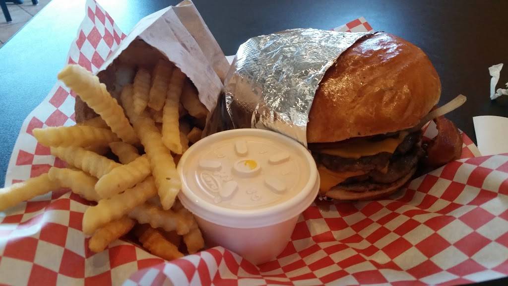 Patellis Gyros & Beef | restaurant | 572 Weston Ridge Dr, Naperville, IL 60563, USA | 3312137173 OR +1 331-213-7173