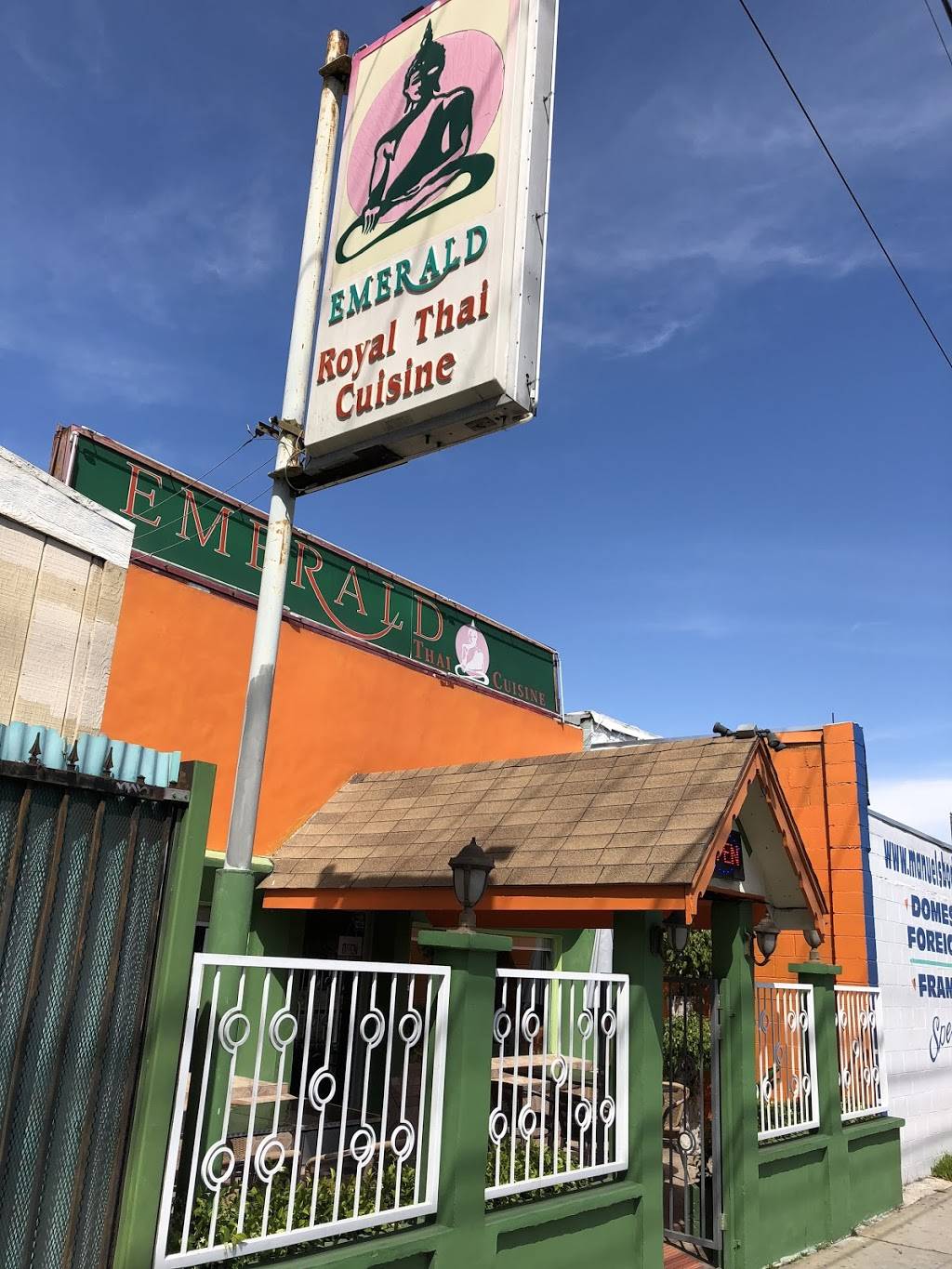 Emerald Thai Cuisine | restaurant | 9315 Venice Blvd, Culver City, CA 90232, USA | 3108366860 OR +1 310-836-6860