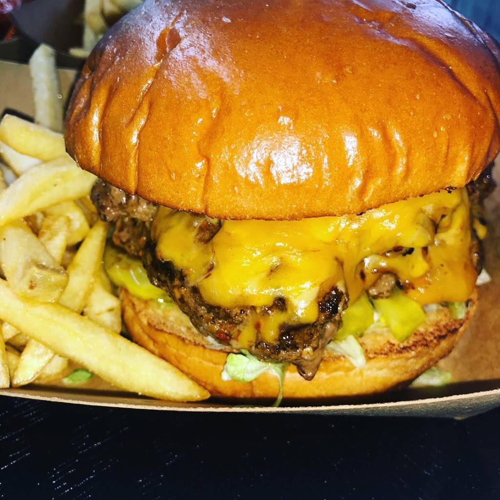 Burgerlicious | restaurant | 2, 1005 E St Elmo Rd, Austin, TX 78745, USA | 8325305249 OR +1 832-530-5249