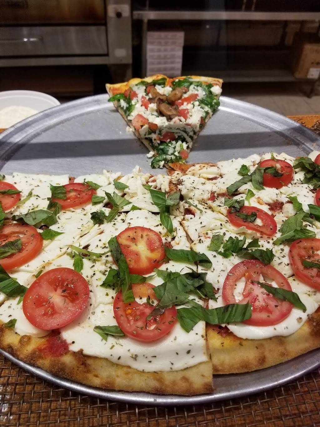 Vita Nova New York Style Pizza & Restaurant | restaurant | 310 E Main St, Charlottesville, VA 22902, USA | 4349770162 OR +1 434-977-0162