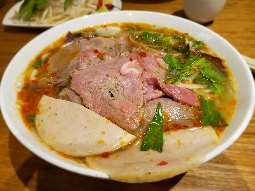 Pho Xin Chao | restaurant | 7057 Yonge St, Thornhill, ON L3T 2A6, Canada | 9058818826 OR +1 905-881-8826