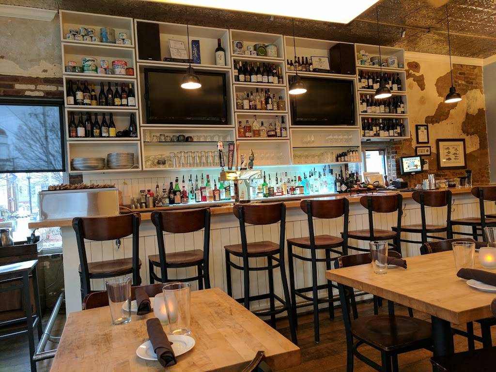 Public Fish & Oyster | restaurant | 513 W Main St, Charlottesville, VA 22903, USA | 4349955542 OR +1 434-995-5542