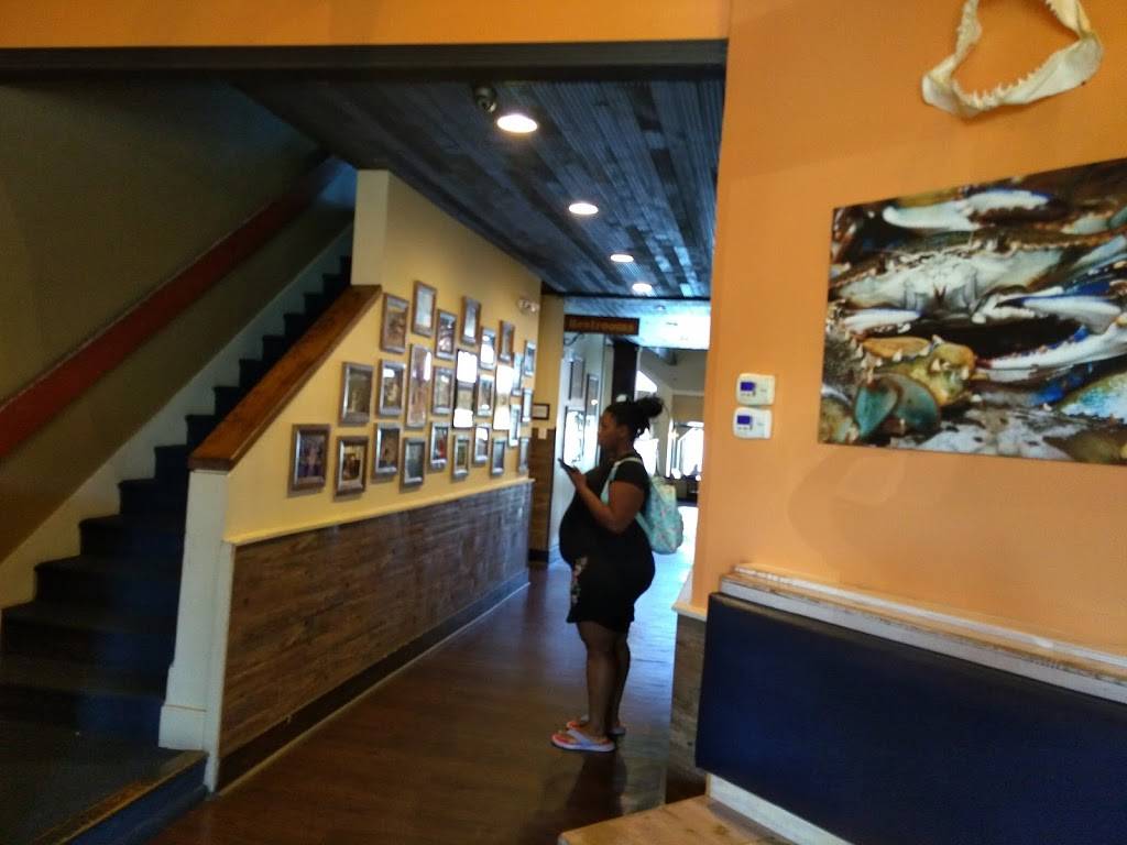 Charleston Crab Shacks | restaurant | 26 Center St, Folly Beach, SC 29439, USA | 8435883080 OR +1 843-588-3080