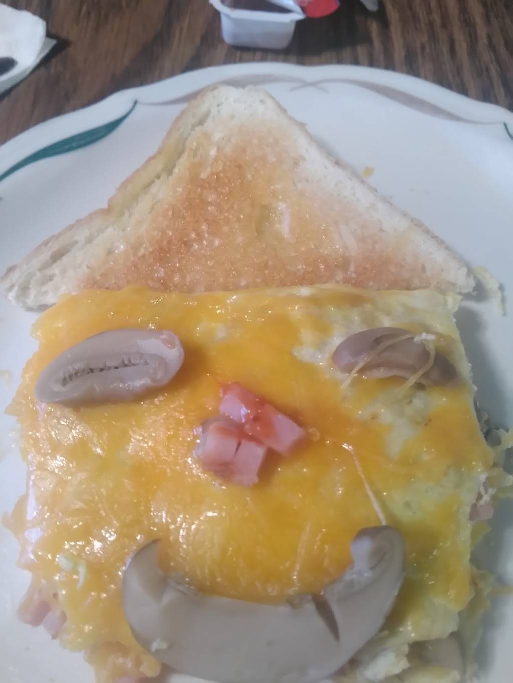 Tiffs Café | restaurant | 102 E North Railroad St, Marissa, IL 62257, USA | 6182951717 OR +1 618-295-1717