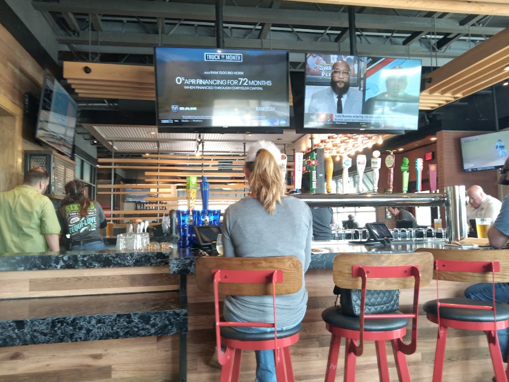 Chilis Grill & Bar | restaurant | 402 Singing Oaks, Bulverde, TX 78070, USA | 7268003041 OR +1 726-800-3041