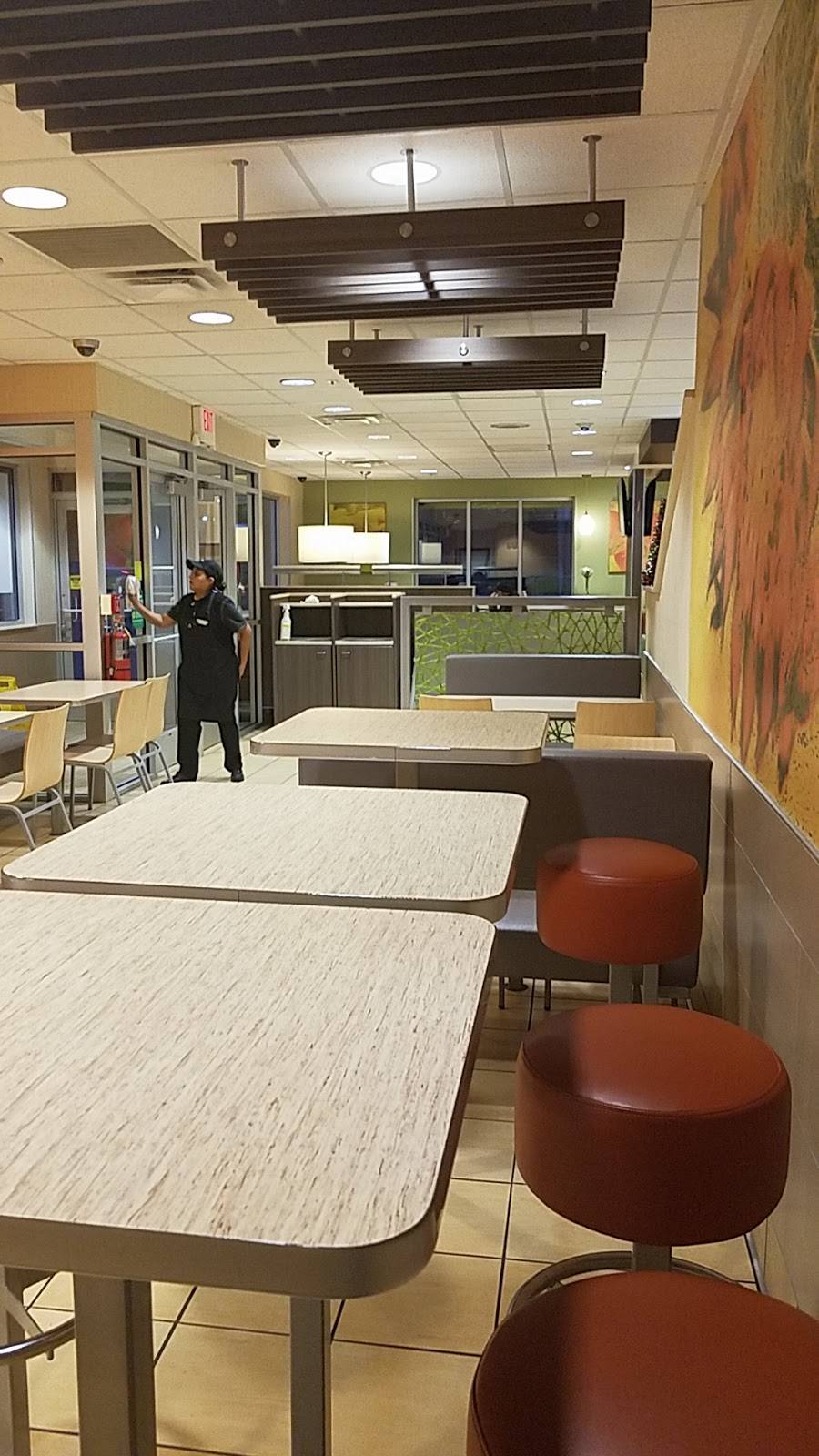 McDonalds | cafe | 151 N Lake St, Mundelein, IL 60060, USA | 8475667100 OR +1 847-566-7100