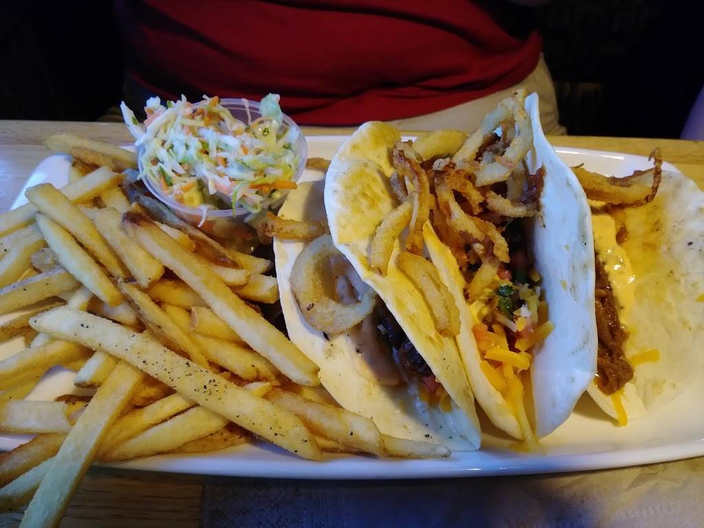 Applebees Grill + Bar | restaurant | 1700 S Koeller St, Oshkosh, WI 54902, USA | 9202318770 OR +1 920-231-8770