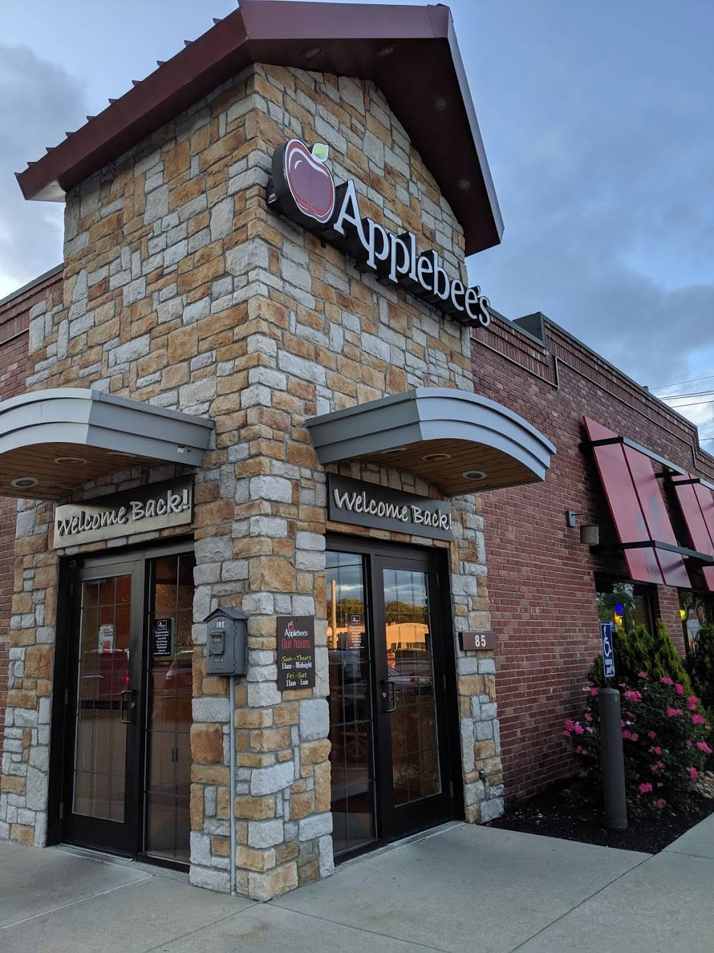 Applebees Grill + Bar | restaurant | 85 Main St, Tewksbury, MA 01876, USA | 9788580418 OR +1 978-858-0418