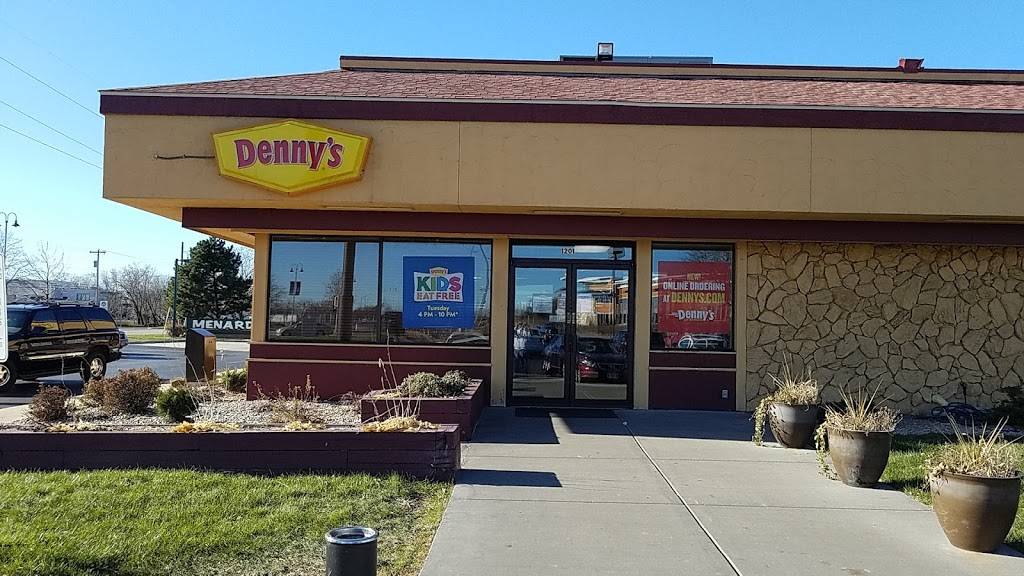 Dennys | restaurant | 1201 E Broadway, Monona, WI 53716, USA | 6082228822 OR +1 608-222-8822