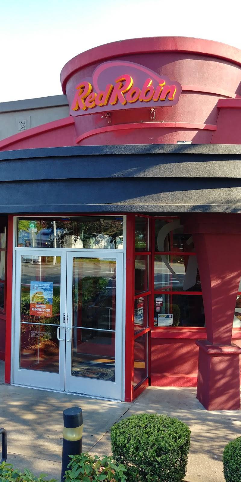 Red Robin Gourmet Burgers and Brews | restaurant | 9880 SE Washington St, Portland, OR 97216, USA | 5032572900 OR +1 503-257-2900