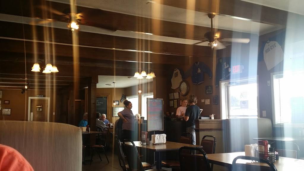 Waynes Grill | restaurant | 1033 E Main St, Livingston, TN 38570, USA | 9318234964 OR +1 931-823-4964