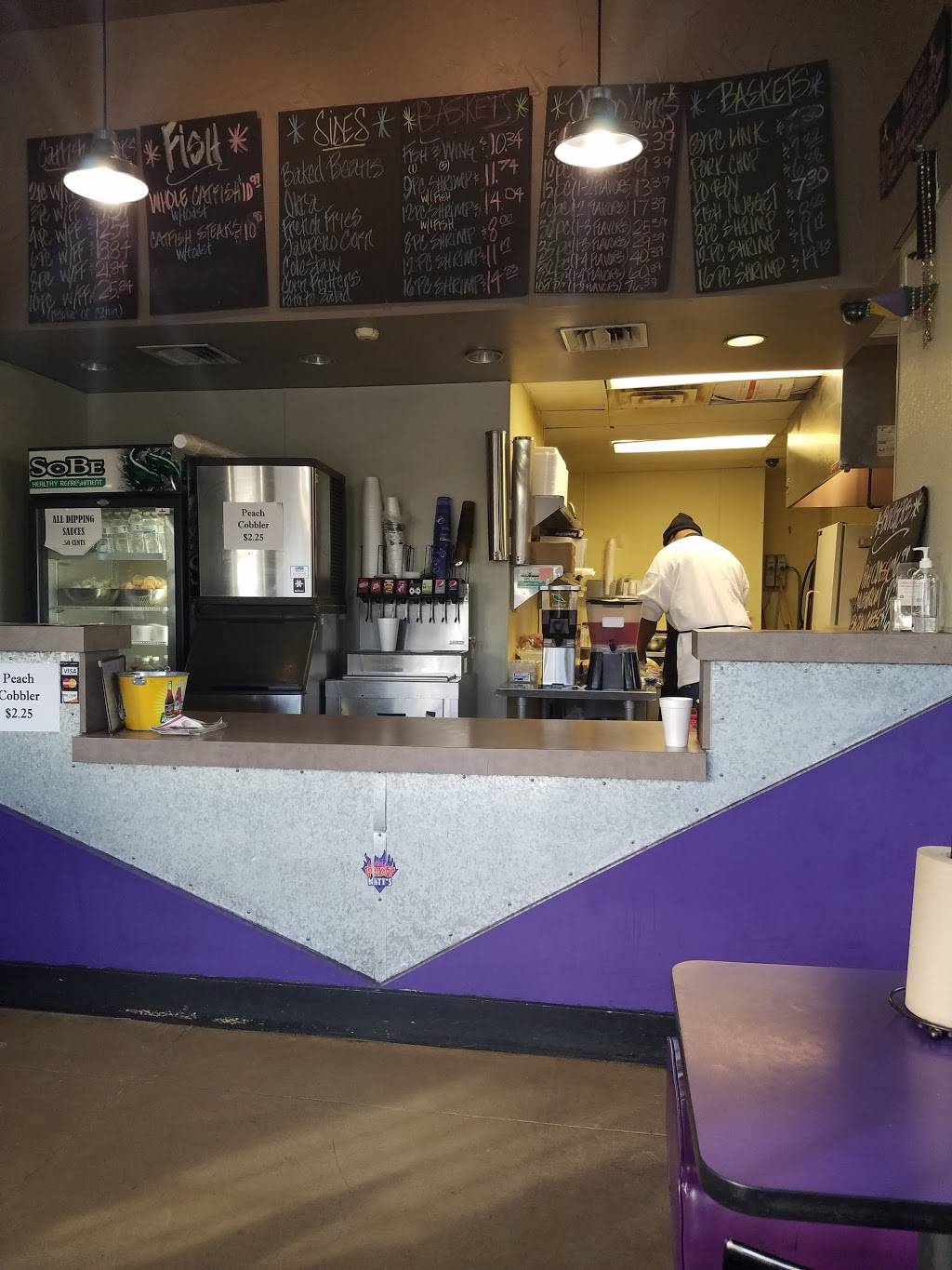 Phat Matts Hot Wings | restaurant | 2451 W Ledbetter Dr, Dallas, TX 75233, USA | 2143339464 OR +1 214-333-9464