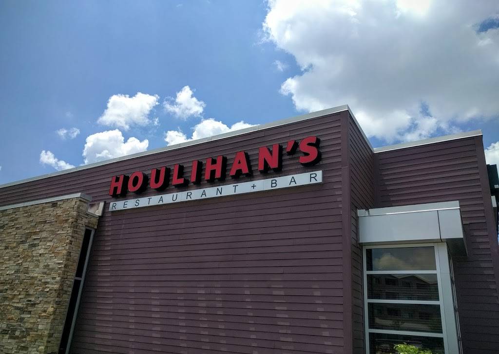 Houlihans | restaurant | 2110 E Republic Rd, Springfield, MO 65804, USA | 4178833434 OR +1 417-883-3434