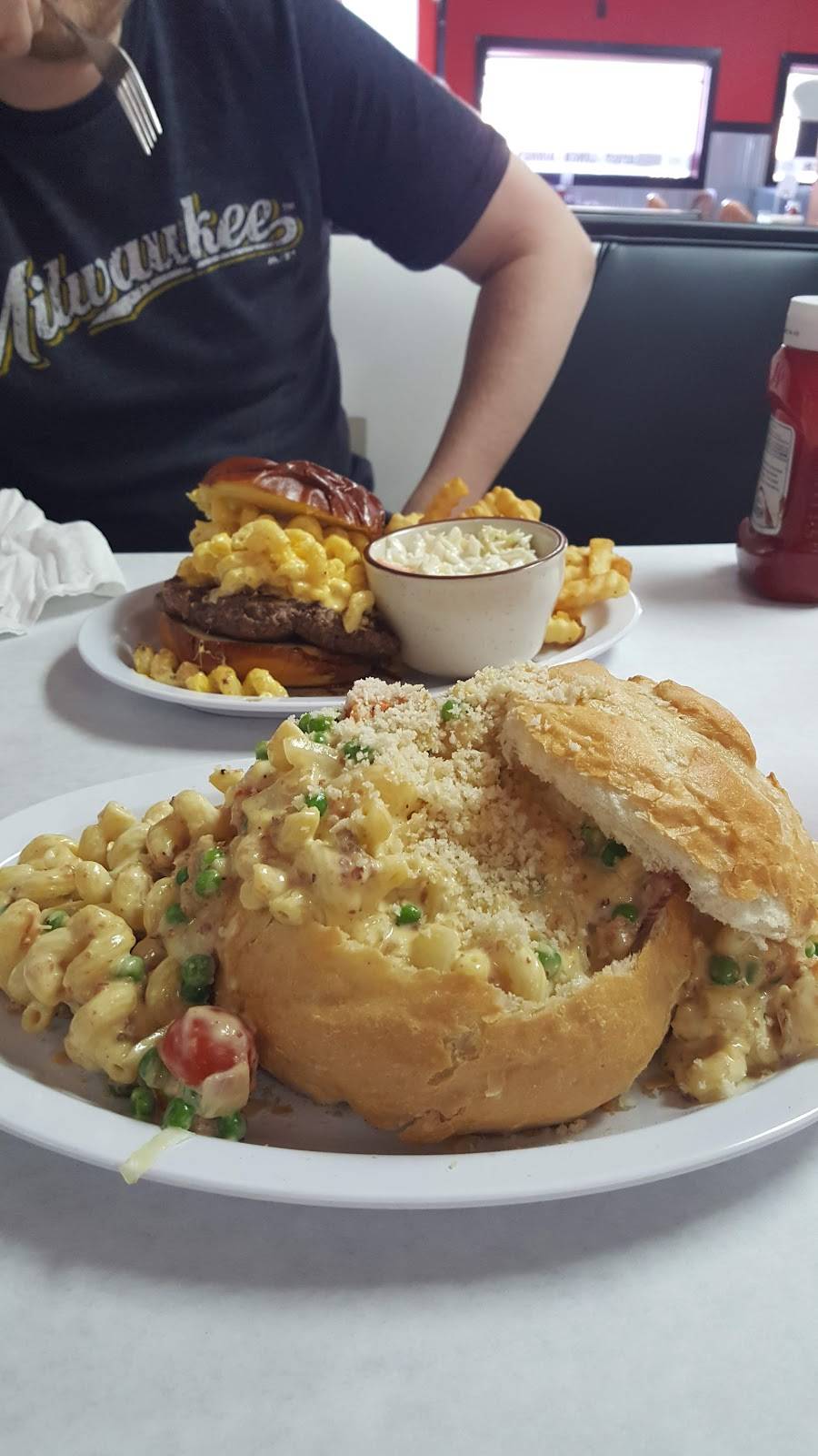 Macker Backer | restaurant | 1204 Mills St, Black Earth, WI 53515, USA | 6088131083 OR +1 608-813-1083