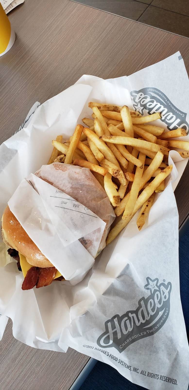 Hardees | restaurant | 802 S 14th St, Leesburg, FL 34748, USA | 3524600410 OR +1 352-460-0410