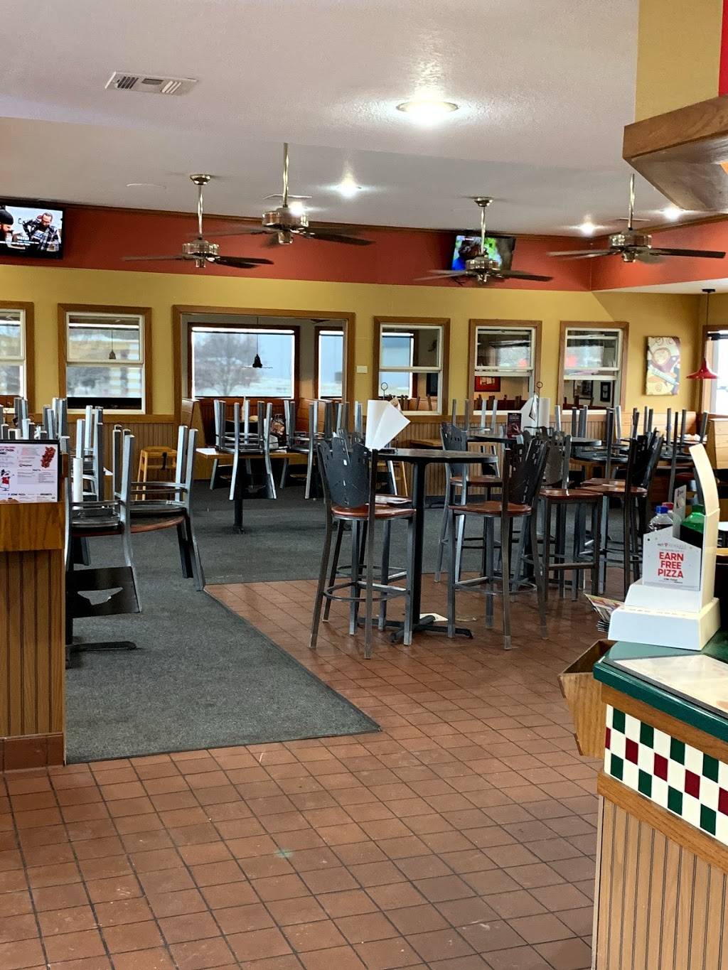 Pizza Hut | meal delivery | 34080 Commerce Dr, De Soto, KS 66018, USA | 9135851265 OR +1 913-585-1265