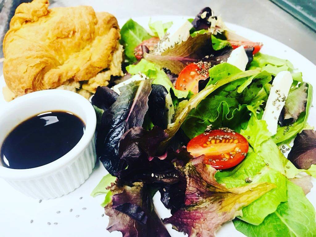 Sofá Café | cafe | 181 Concord St, Framingham, MA 01702, USA | 8572502381 OR +1 857-250-2381