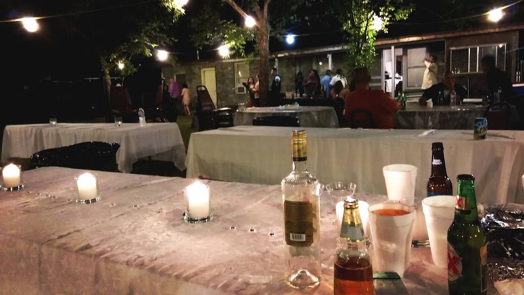 Regulators Sports Bar & Grill | restaurant | 202 S Ave C, Elgin, TX 78621, USA | 5122856075 OR +1 512-285-6075