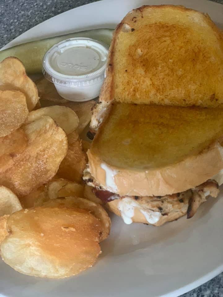 Michaels Tavern | restaurant | 341 E Lincoln Ave, McDonald, PA 15057, USA | 7249264555 OR +1 724-926-4555