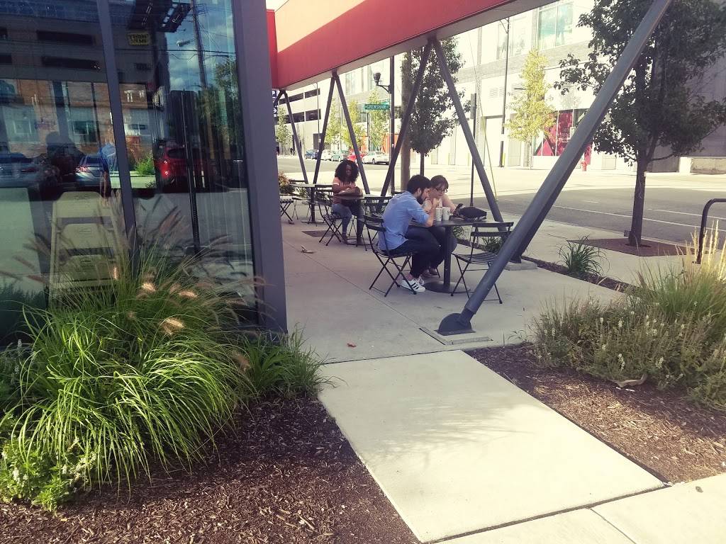 Chipotle Mexican Grill | restaurant | 1132 S Clinton St Clinton &, W Grenshaw St, Chicago, IL 60607, USA | 7734533021 OR +1 773-453-3021