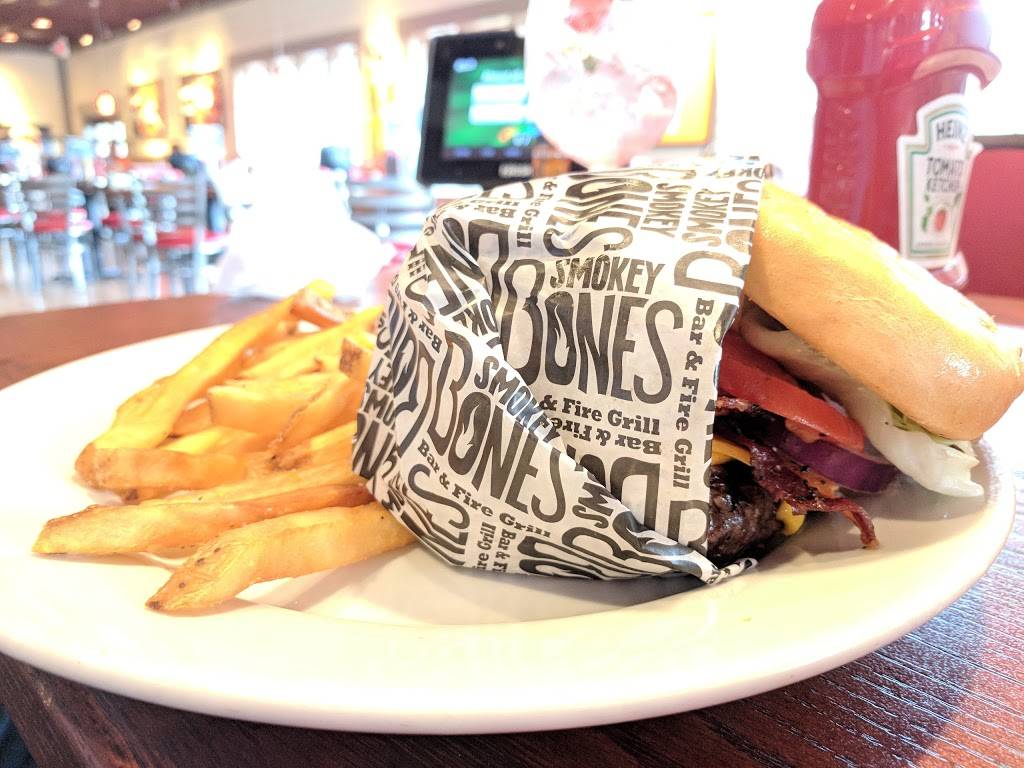 Smokey Bones Bar & Fire Grill | meal takeaway | 3901 US-98, Lakeland, FL 33809, USA | 8638158870 OR +1 863-815-8870