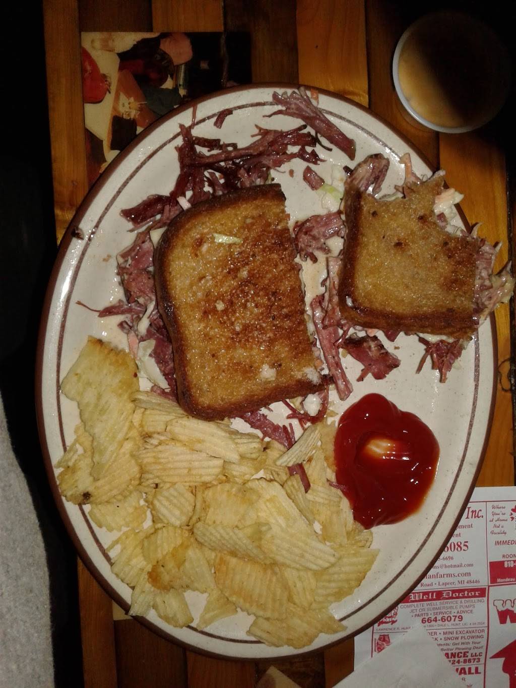 Hitch N Post | restaurant | 1636 Imlay City Rd, Lapeer, MI 48446, USA | 8106649154 OR +1 810-664-9154