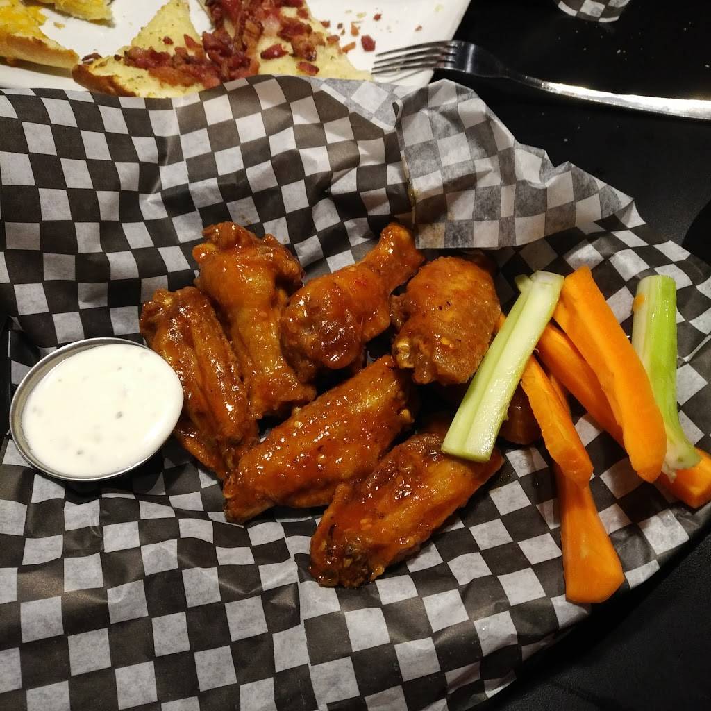 Howl At The Moon | restaurant | 1271 Victoria St N, Kitchener, ON N2B 3E1, Canada | 5195787205 OR +1 519-578-7205