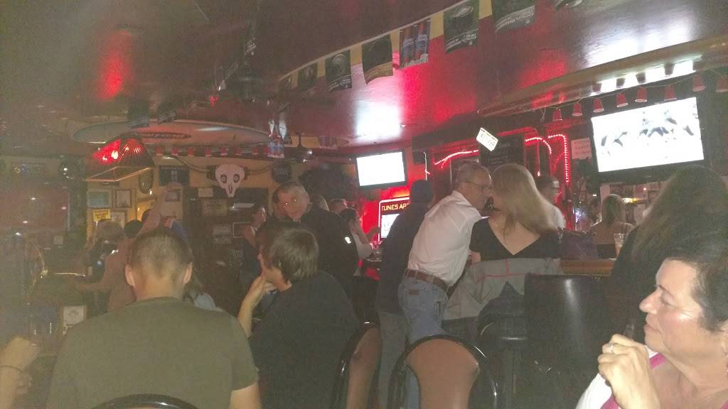 Tiburon Tavern | restaurant | 3116 State St, Santa Barbara, CA 93105, USA | 8056828100 OR +1 805-682-8100