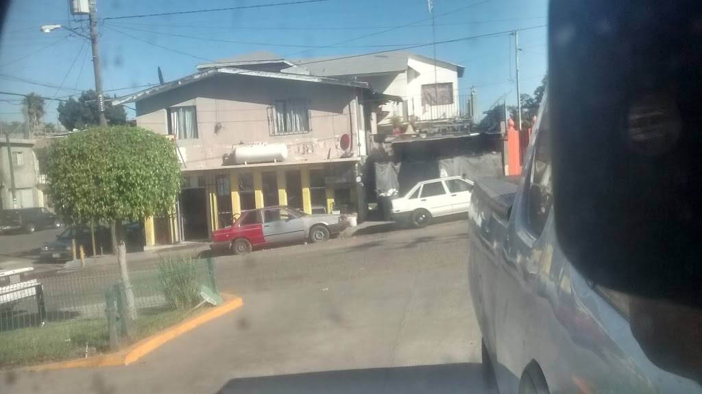 Pizza la villa | restaurant | Av Abraham Gonzales 3745, Francisco Villa, 22615 Tijuana, B.C., Mexico | 016646377074 OR +52 664 637 7074