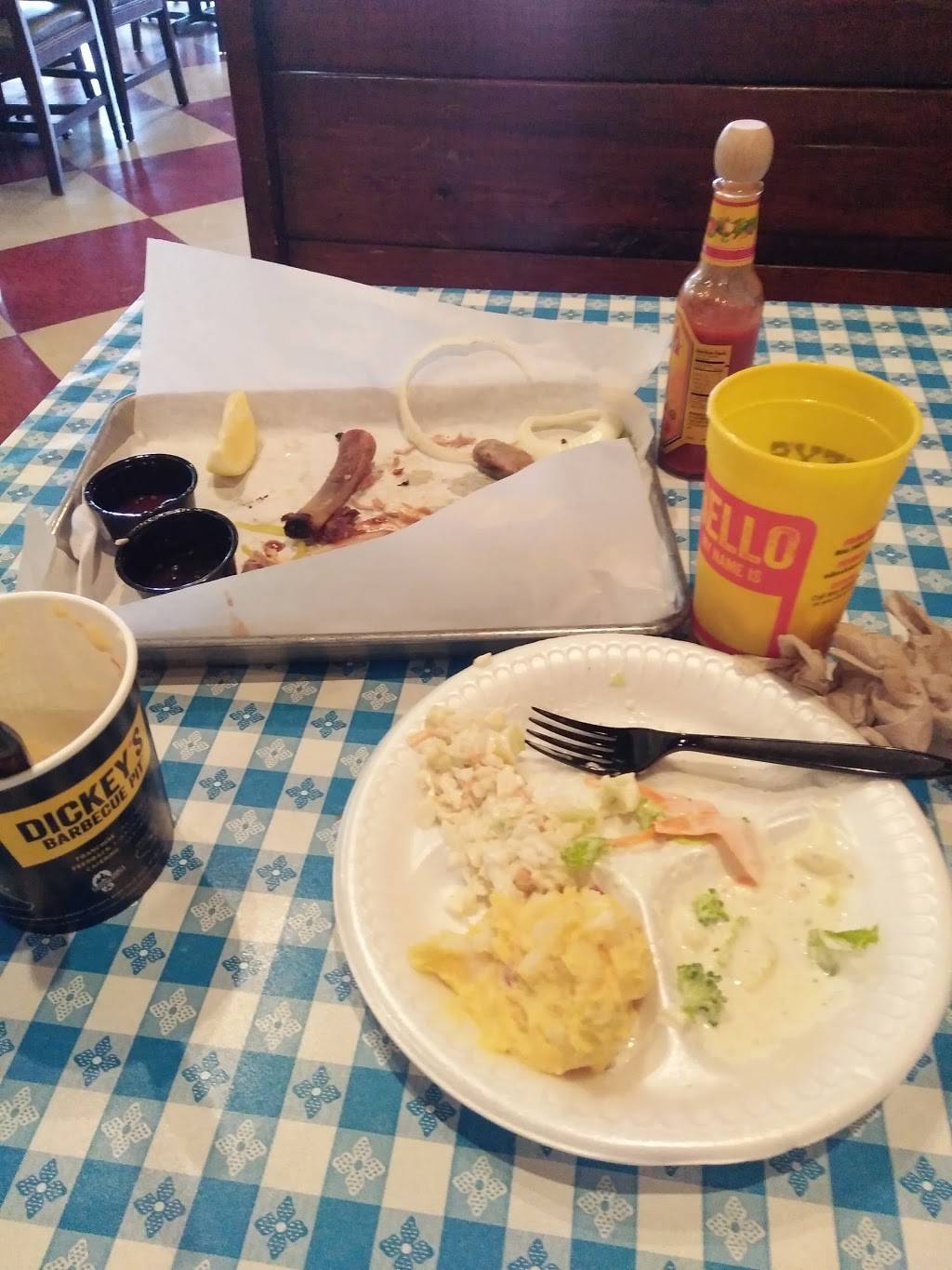 Dickeys Barbecue Pit | restaurant | 2445 W Northwest Hwy, Dallas, TX 75220, USA | 2143503095 OR +1 214-350-3095