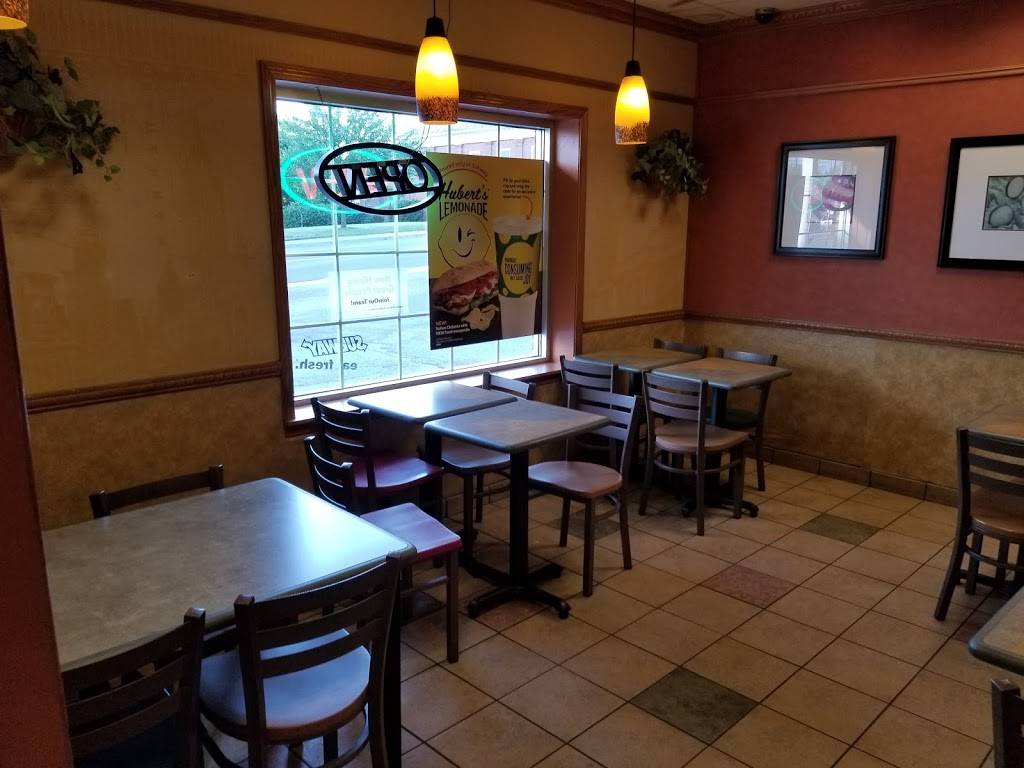 Subway | restaurant | 112 W Main St, Berryville, VA 22611, USA | 5409550033 OR +1 540-955-0033