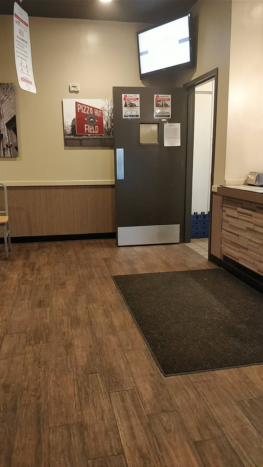 Pizza Hut | restaurant | 1347 John F. Kennedy Blvd, Bayonne, NJ 07002, USA | 2014368000 OR +1 201-436-8000