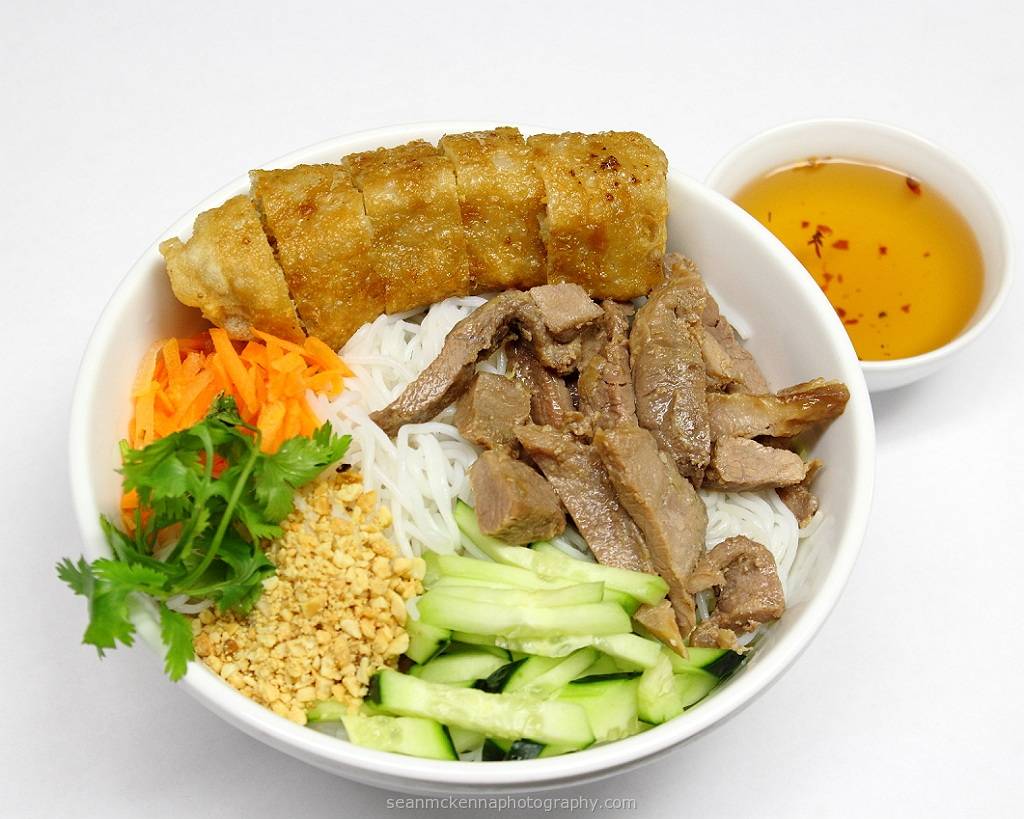 Vina Restaurant | restaurant | 756 Cleveland Ave S, St Paul, MN 55116, USA | 6516988408 OR +1 651-698-8408