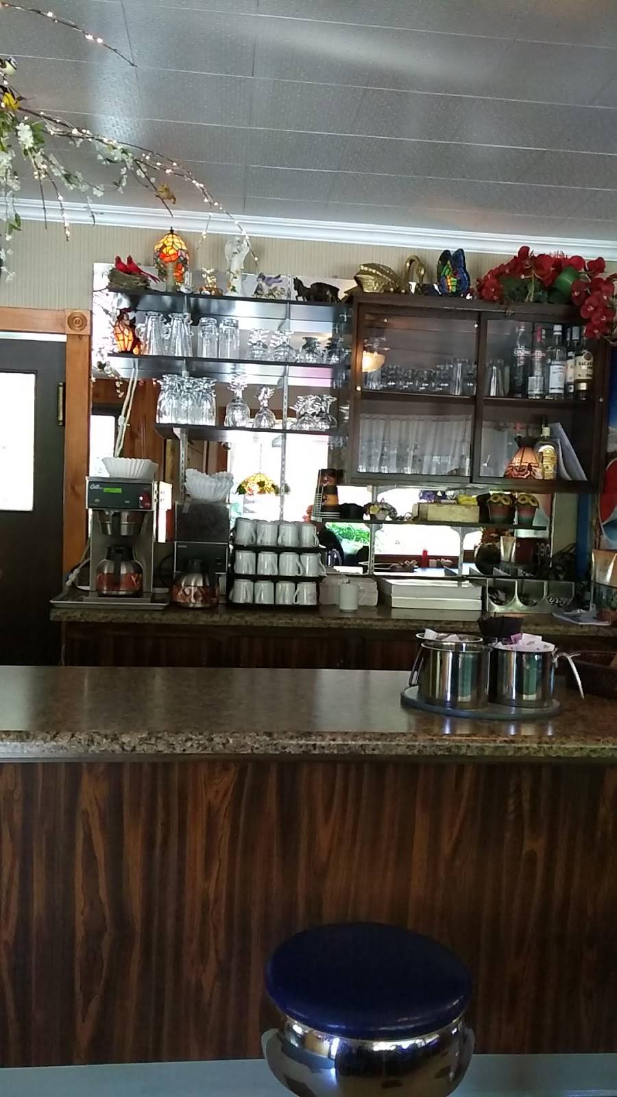 Pineview | restaurant | 322 Route 105, Low, QC J0X 2C0, Canada | 8194223517 OR +1 819-422-3517