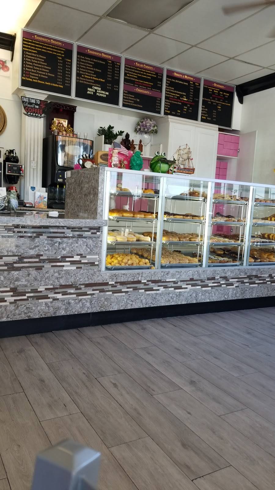 Spudnuts Donuts | bakery | 500 Tres Pinos Rd, Hollister, CA 95023, USA | 8316370555 OR +1 831-637-0555