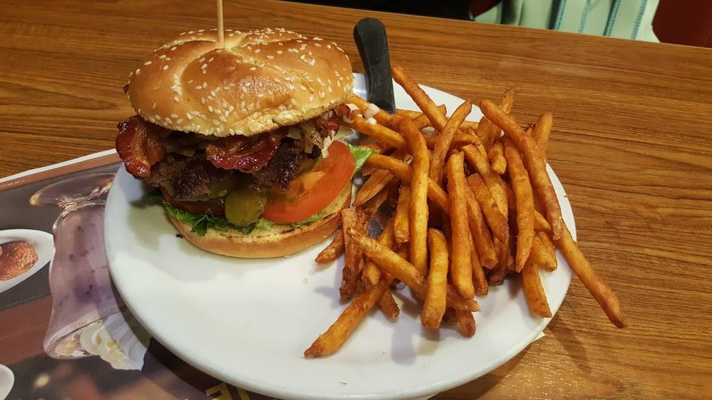 Dennys | restaurant | 832 New Los Angeles Ave, Moorpark, CA 93021, USA | 8055300999 OR +1 805-530-0999