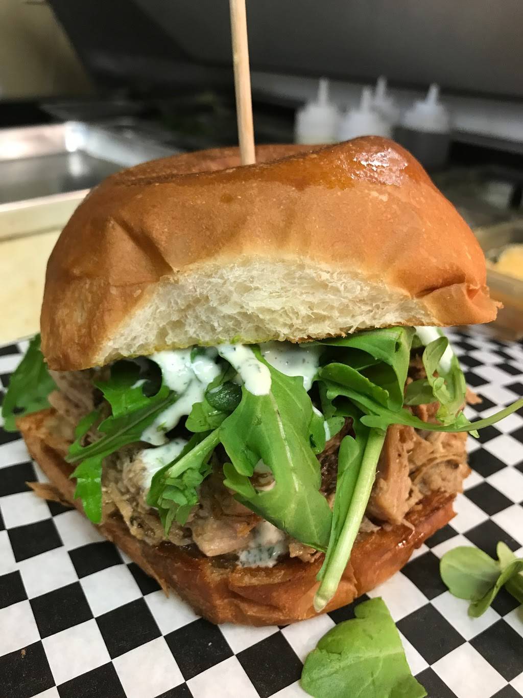 Benjies Munch | restaurant | 1218 W Bitters Rd Suite 107, San Antonio, TX 78216, USA | 2105568624 OR +1 210-556-8624