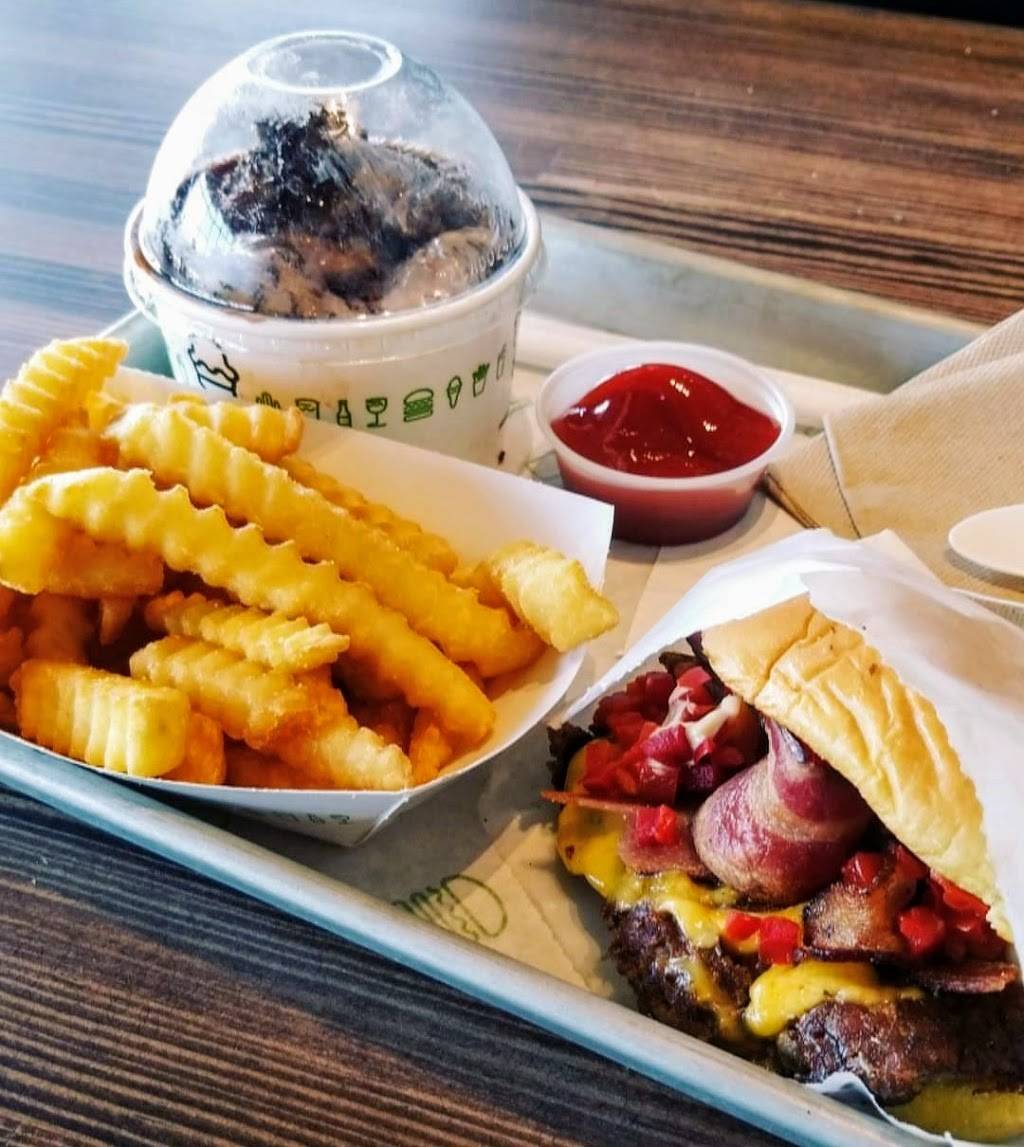 Shake Shack | restaurant | 2093 Smith Haven Plaza, Lake Grove, NY 11755, USA | 6312461096 OR +1 631-246-1096