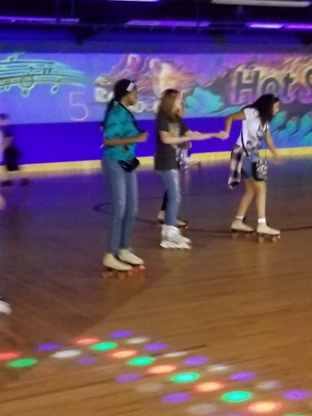 Hot Skates | meal takeaway | 241 Casco Dr, Avon, IN 46123, USA | 3172720873 OR +1 317-272-0873