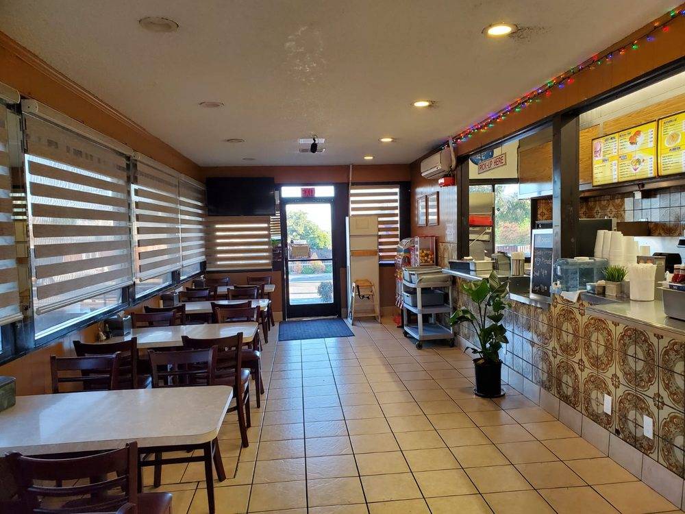 Corona burgers and eats | restaurant | 307 E 6th St, Corona, CA 92879, USA | 9512728778 OR +1 951-272-8778