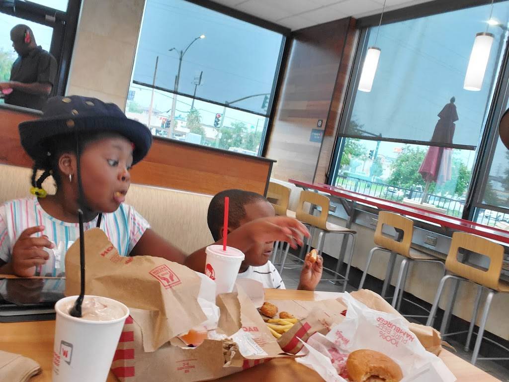 Wendys | restaurant | 4605 Chef Menteur Hwy, New Orleans, LA 70126, USA | 5043568602 OR +1 504-356-8602