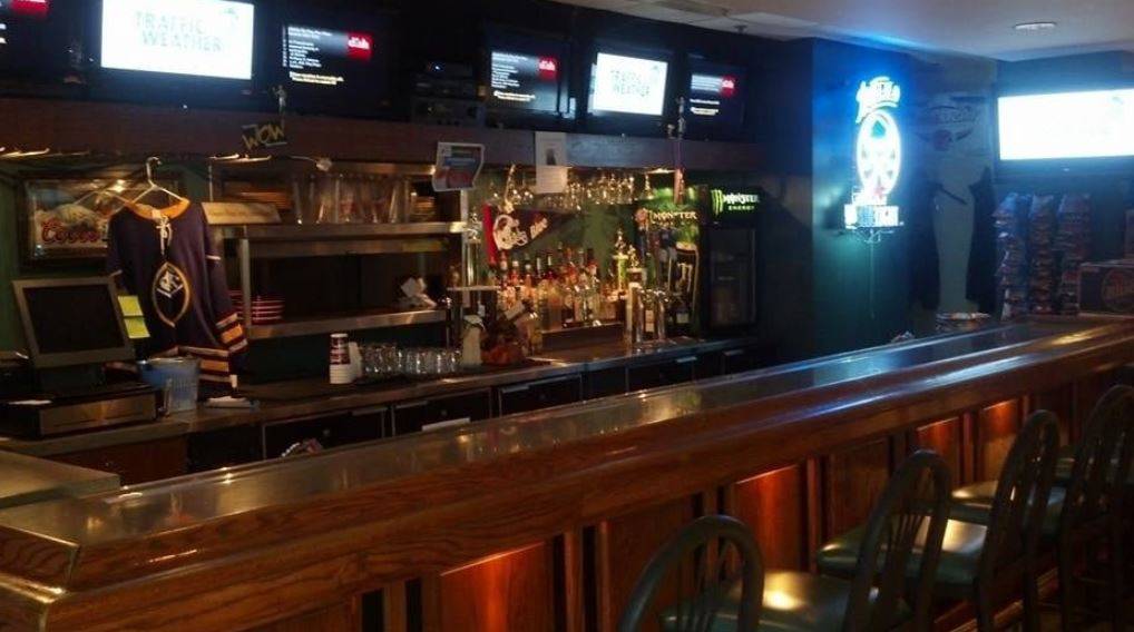 Champions Sports Bar & Grill | restaurant | 1042 Wehrle Dr, Buffalo, NY 14221, USA | 7164580786 OR +1 716-458-0786