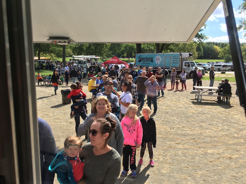 Buck-N-Dinks BBQ Food Truck | restaurant | 285 North Ave, Mt Clemens, MI 48043, USA | 5869099508 OR +1 586-909-9508