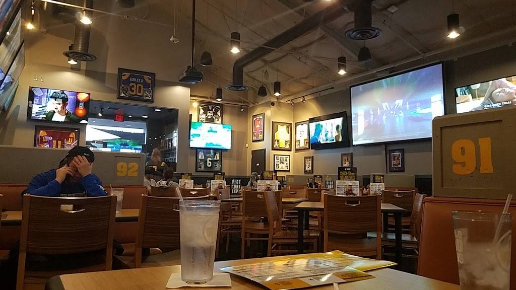 Buffalo Wild Wings | restaurant | 1000 S Fair Oaks Ave, Pasadena, CA 91105, USA | 6269936400 OR +1 626-993-6400